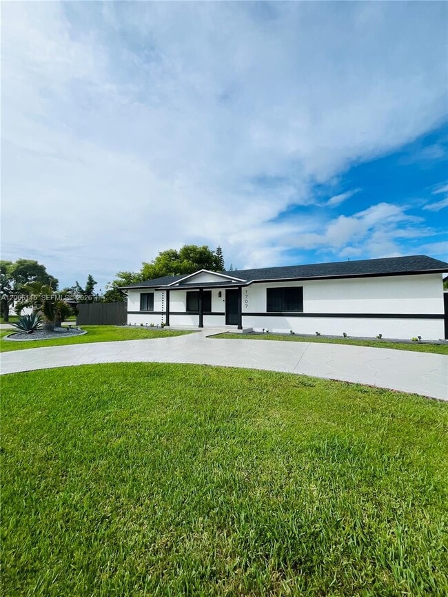 Photo - 1707 S Curlew Ln