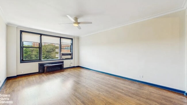 Photo - 645 W 239th St