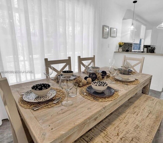 Photo - 2501 NE 181st St