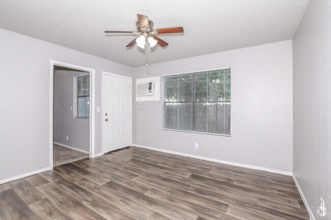 1BR, 1BA - 750SF - Left - Living Area