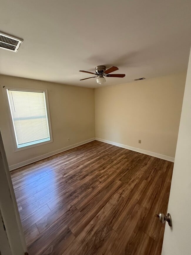 Photo - 621 Golfview Dr