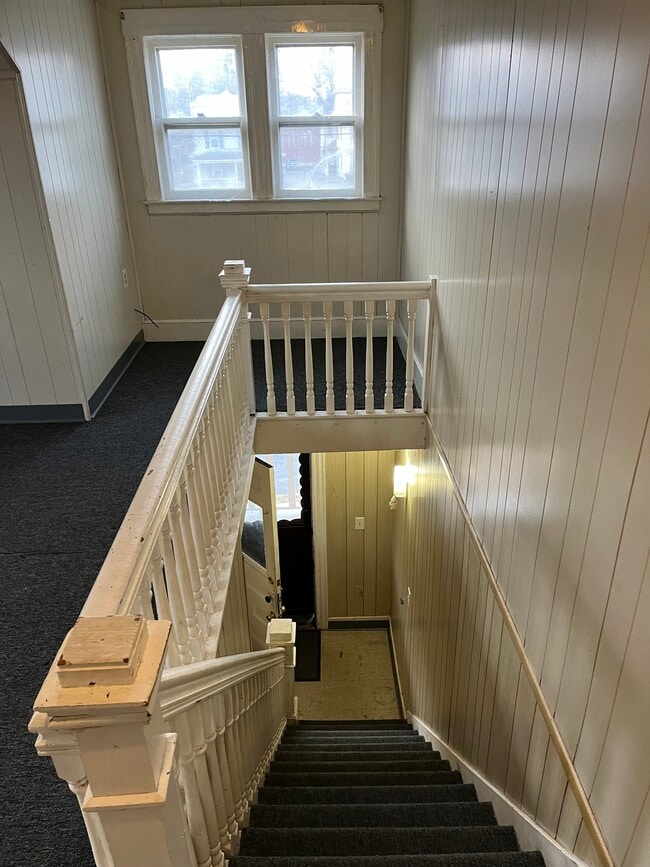 156 Oak St Unit 156 oak st 2nd floor