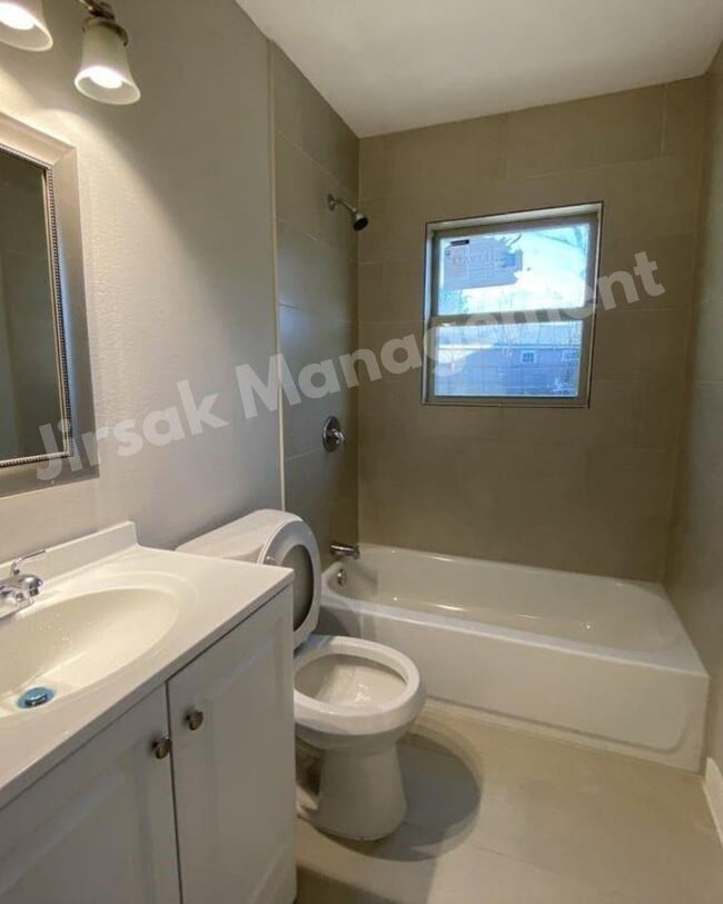 Photo - 4724 Stokes St