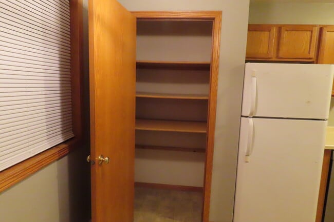 Despensa - 2025 S Main St