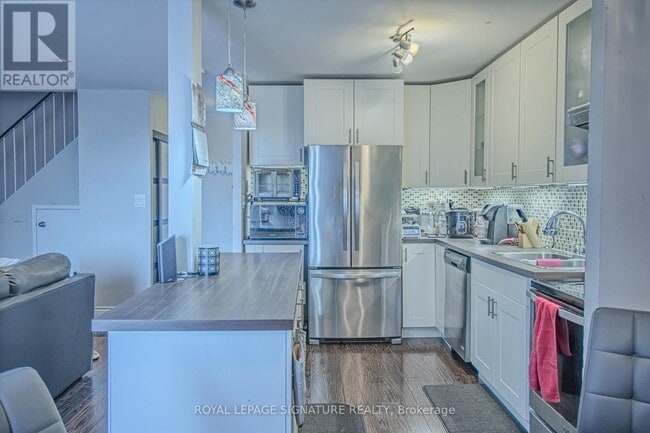 Photo - 3025 The Credit Woodlands