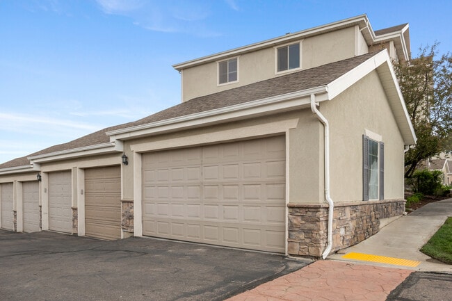 Photo - 157 W Springview Dr