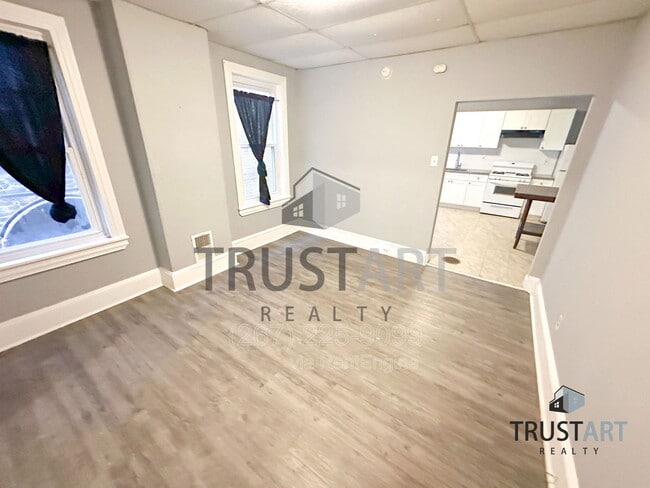 Photo - 330 N 53rd St