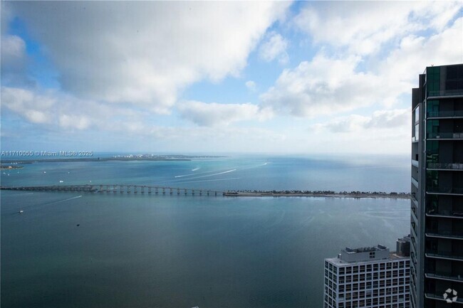 Building Photo - 1425 Brickell Ave Rental