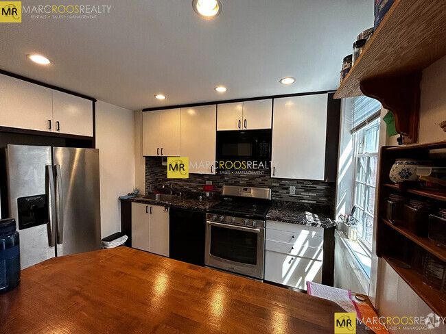 Building Photo - 13 Bowdoin St Unit 3c Rental