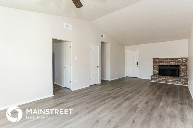 Photo - 250 Prairie Grove Dr