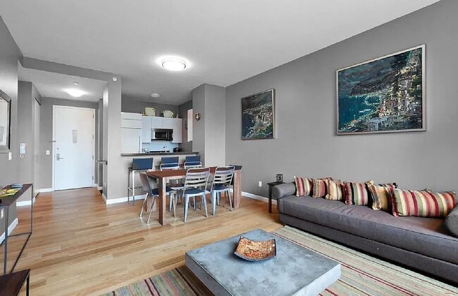 Photo - 46-20 Center Blvd Unidad 2411