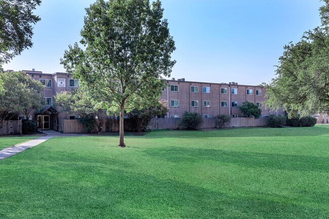 Photo - 1500 N Garrett Ave Unit #1500