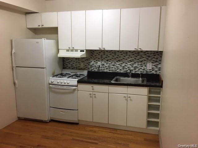 Building Photo - 245 Hudson St Unit 1