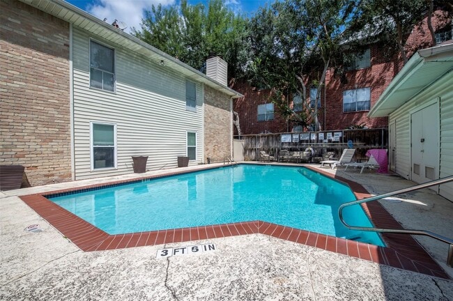 2300 Augusta Dr Unit 17