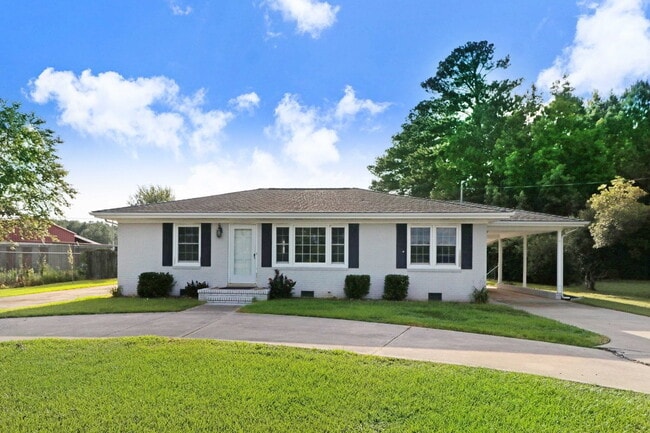 Building Photo - RENOVATED 2 BR, 1.5 BA W/ DETACHED GARAGE/ STORAGE - PIKEVILLE SCHOOLS