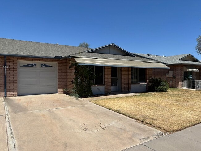 Building Photo - 55+ Single level home - Community Pool
