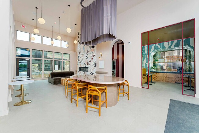 Building Photo - The Vistas Apartments at Beacon Hill