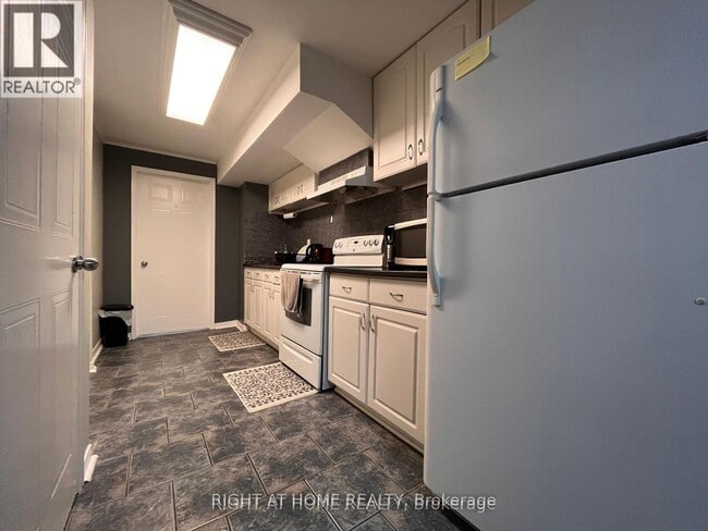 Photo - 70 Fairmeadow Pl
