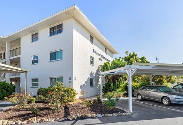 Building Photo - 708 S Tamiami Trl