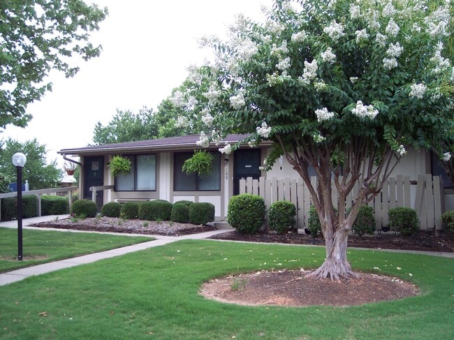 Ravenwood Apartments