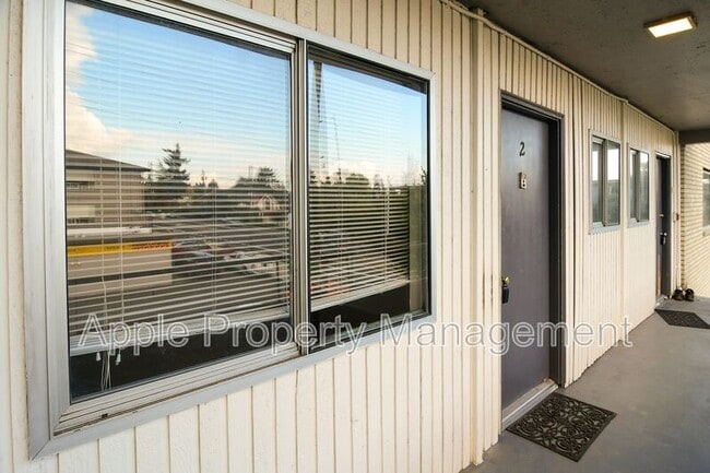 Photo - 9244 Greenwood Ave N Unit 2