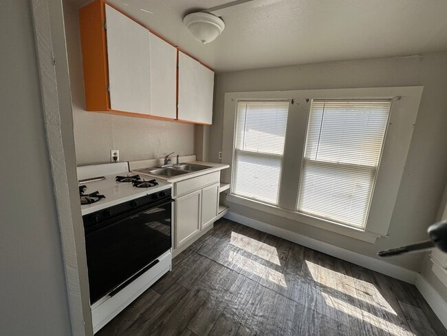 Photo - 820 College St Unit 822 Apartment 3 (Upstairs Back)