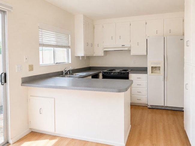 Photo - Adorable 3 Bed 1.5 Bath Covell Commons Condo ( fall Rental )