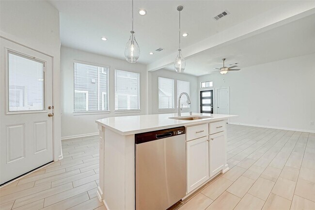 Building Photo - 580 Longleaf Pine Dr