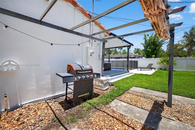 Photo - 1622 Mayo St