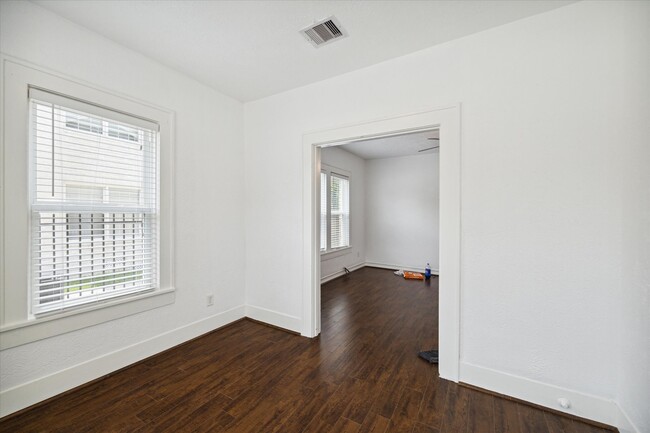 Photo - 2611 Isabella St