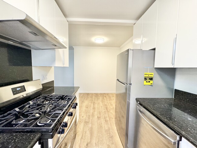 Building Photo - 14041 Moorpark St Unit 3 Rental