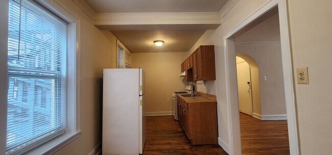 Photo - Spacious Belmont-Cragin One Bed/One Bath - Cats welcome! **Income Guidelines Apply** Unit 4850-D2