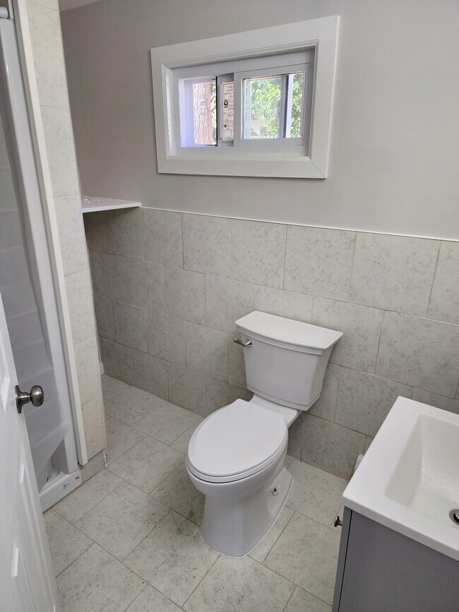 Photo - 82 Seaside Ave Unidad 1