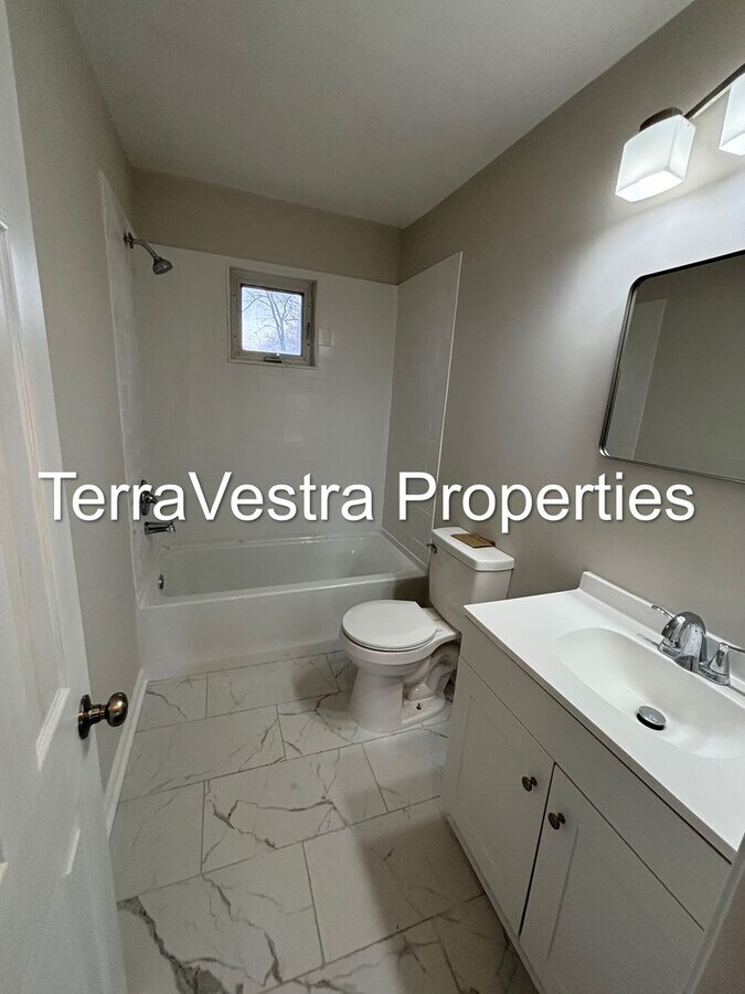 Photo - 212 Woodlawn Ave Unit B (Upstairs)