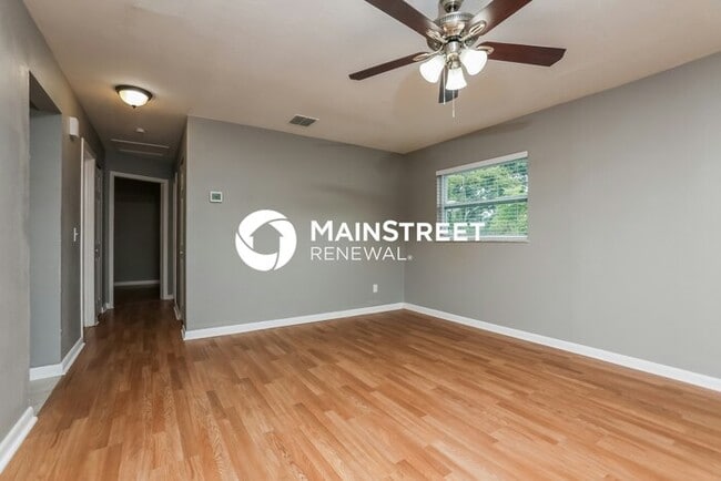 Photo - 3 Bedroom Pet-Friendly Home in ORLANDO, FL with Main Street Renewal
