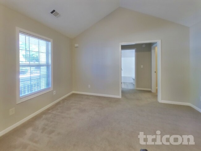 Photo - 410 Red Oak Ct