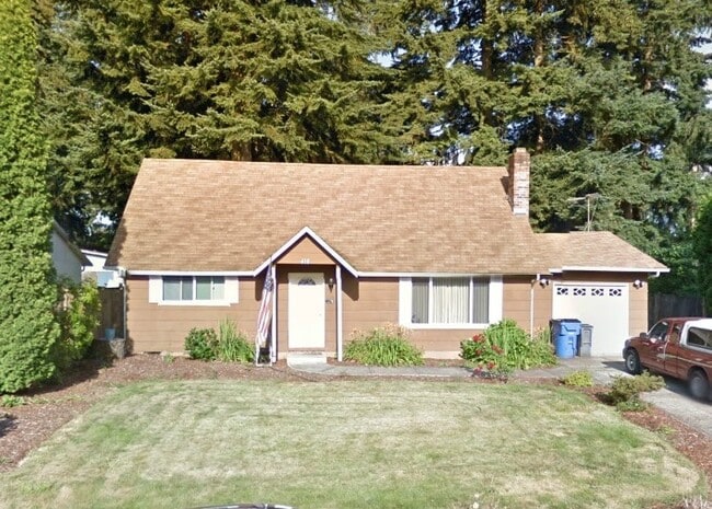 Charming Pet Friendly 4 Bedroom Home w/ Sp... - Charming Pet Friendly 4 Bedroom Home w/ Sp...