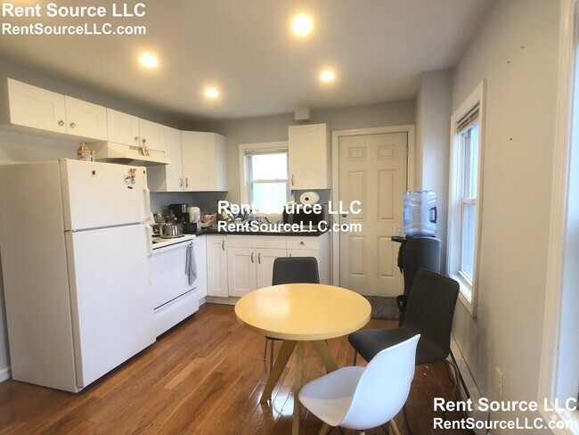 Building Photo - 5 8th St Unit 3 Rental