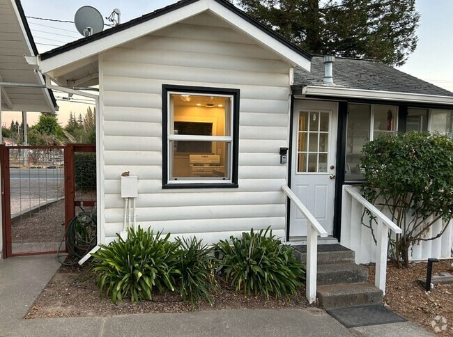 Building Photo - Cute Country Cottage 1 bedroom 1 bath Rental