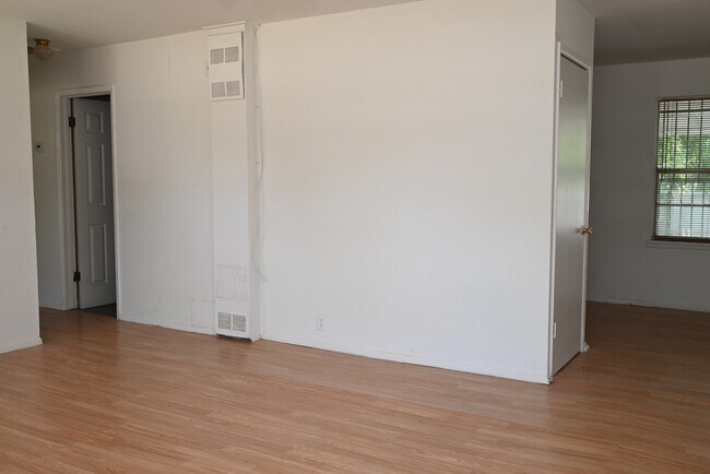 Photo - 1512 Parkdale Dr