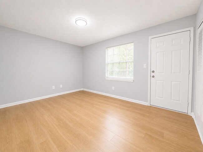 Glen Oaks Luxury Apartment Homes