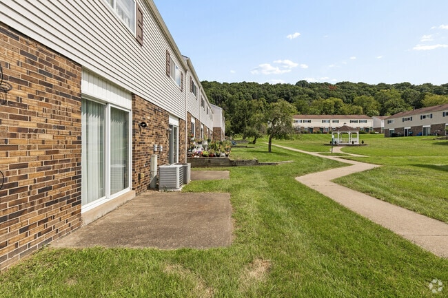 2BR, 1BA - 820SF (Phase 1) - Patio