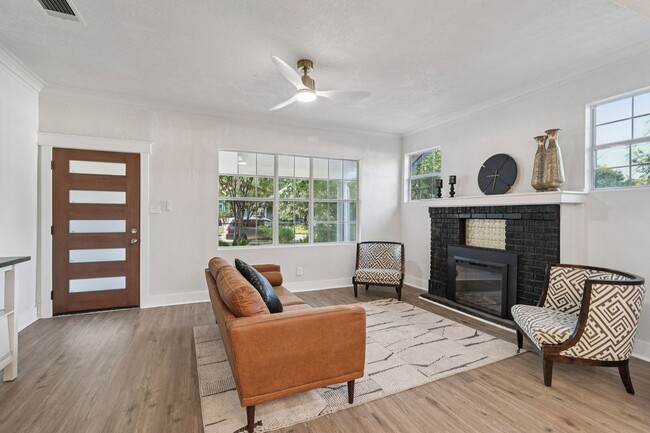 Photo - 1119 W Huisache Ave