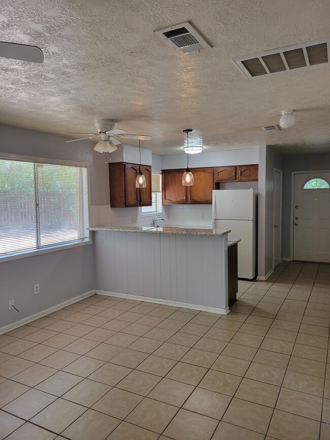 Photo - 1907 Pine Tree Dr