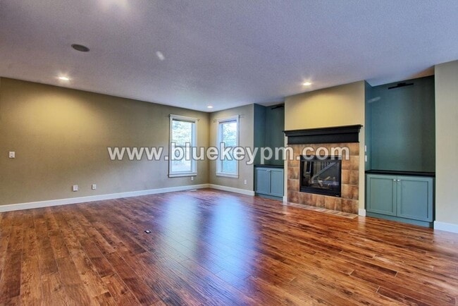 Photo - 964 W S Cir