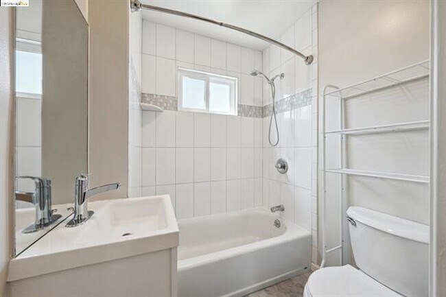 Photo - 2222 Haste St