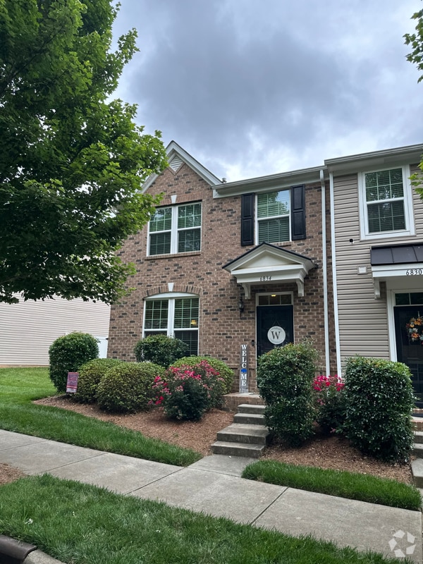 Building Photo - 6834 Colonial Garden Dr Rental
