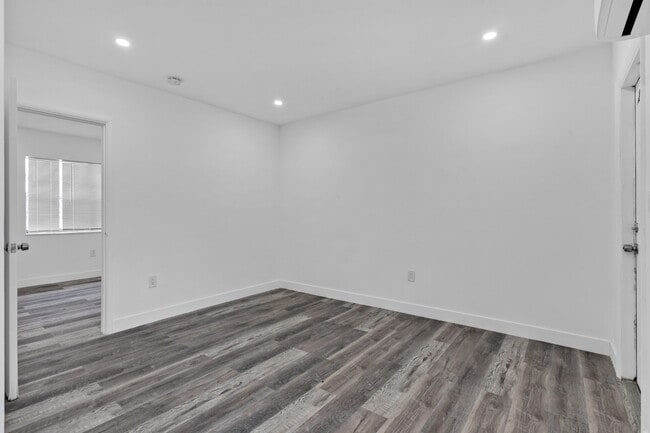 Photo - 46 NW 62nd St