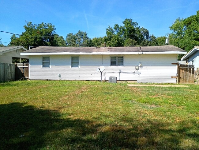 Photo - Cute 3Bed/1Bath house with fenced backyard