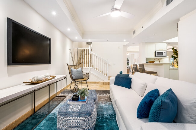 Photo - 2051 SE 3rd St Unidad TH7